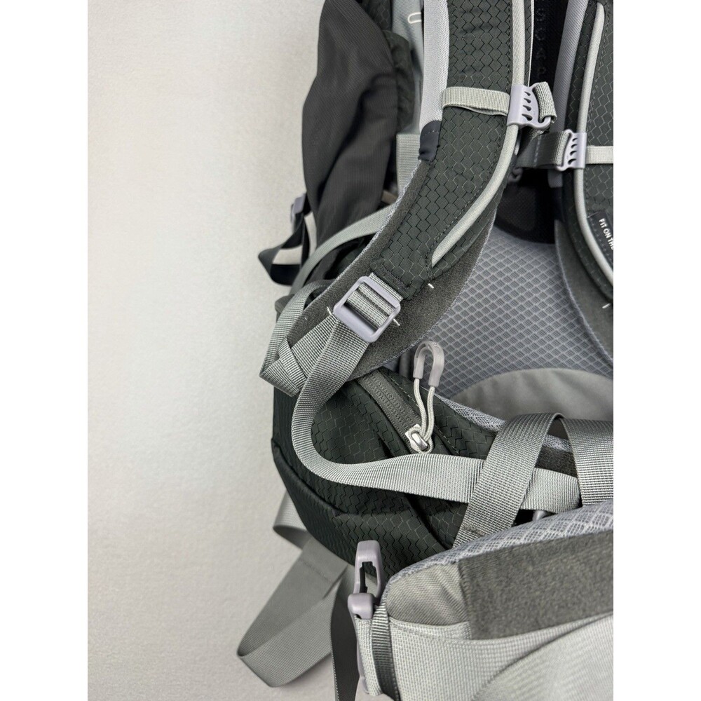 NWT Osprey Ariel 65 L Women’s Hiking Backpack Camping Pack Green Gray 3967 Cu.in - Picture 12 of 16